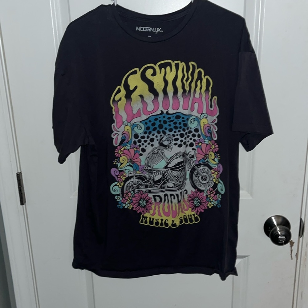 T-shirt brand modern lux. Size:s-m